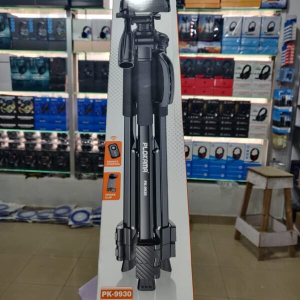 Capturing smooth video with the Plokama PK-9930 Tripod. Featuring a 360° panoramic movement, smartphone holder, and 1.5m height. Perfect for YouTube, TikTok, and DSLR